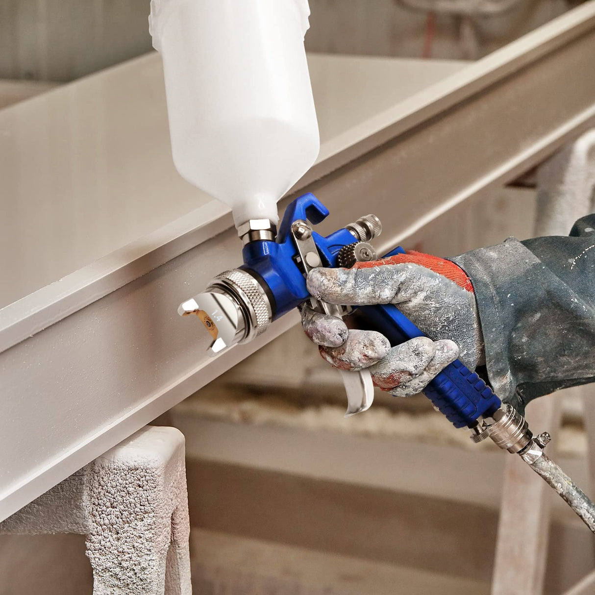 PNTGREEN HVLP Spray Gun Gravity Feed, 600CC Capacity, with 1.4mm Nozzle Professional Air Paint Sprayer Spray Guns for Painting Cars PNTGREEN