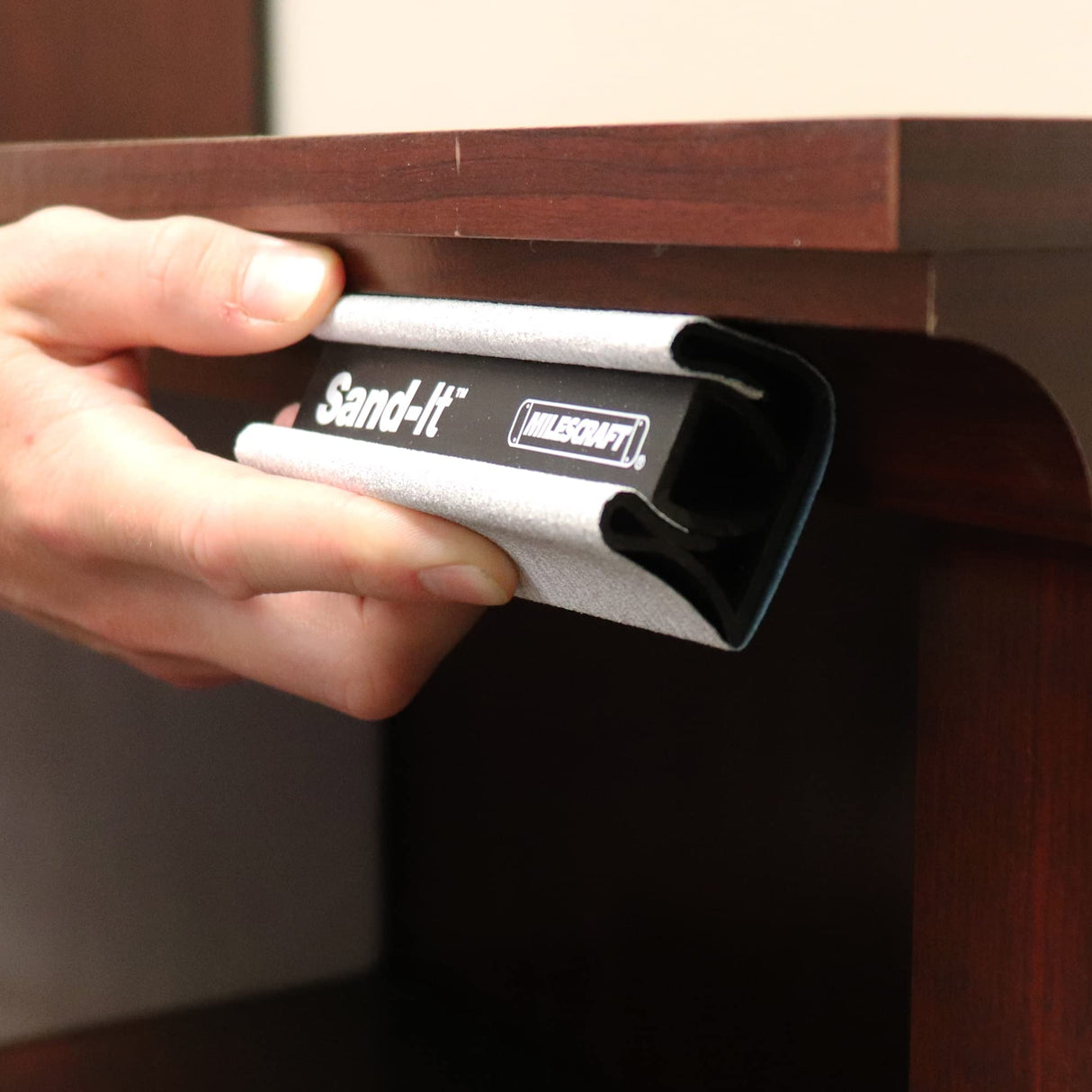 Milescraft 1622 – Sand-It Multi-Surface Sanding Block. Sand Flat, Concave, Convex & Round Surfaces or Fit into Tight Spaces. Accepts any ¼ Sheet of Milescraft