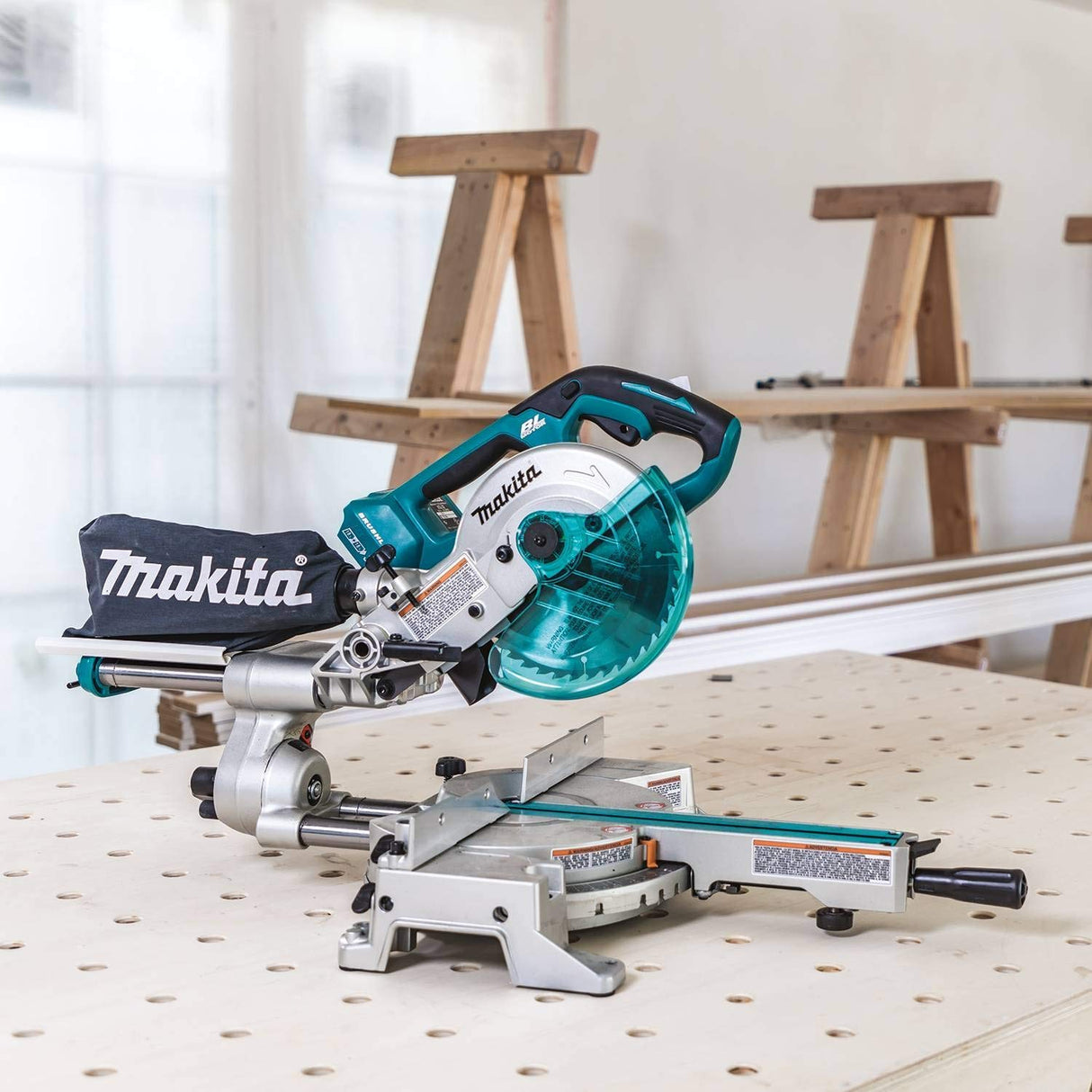 Makita XSL02Z 18V X2 LXT Lithium-Ion Brushless Cordless 7-1/2" Dual Slide Compound Miter Saw, Tool Only Makita