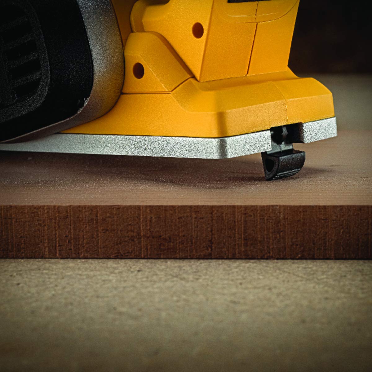 DEWALT 20V MAX Planer, 30,000 Cuts Per Minute, 2 mm Cut Depth, Brushless Motor, Bare Tool Only (DCP580B) DEWALT