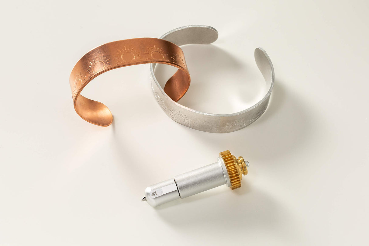 Cricut Engraving Tip + QuickSwap Housing, Premium Carbide Steel Engraving Tip, Inscribes Lasting Design on Glass, Metal & More, Compatible with Cricut