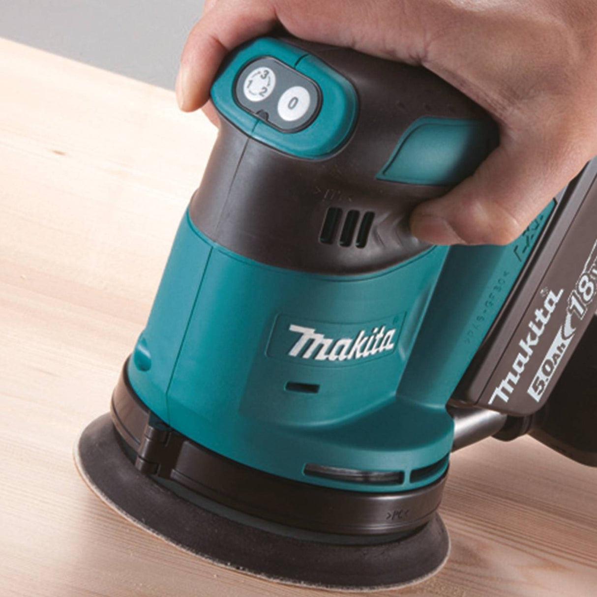 Makita XOB01T 18V LXT® Lithium-Ion Cordless 5" Random Orbit Sander Kit (5.0Ah) Makita