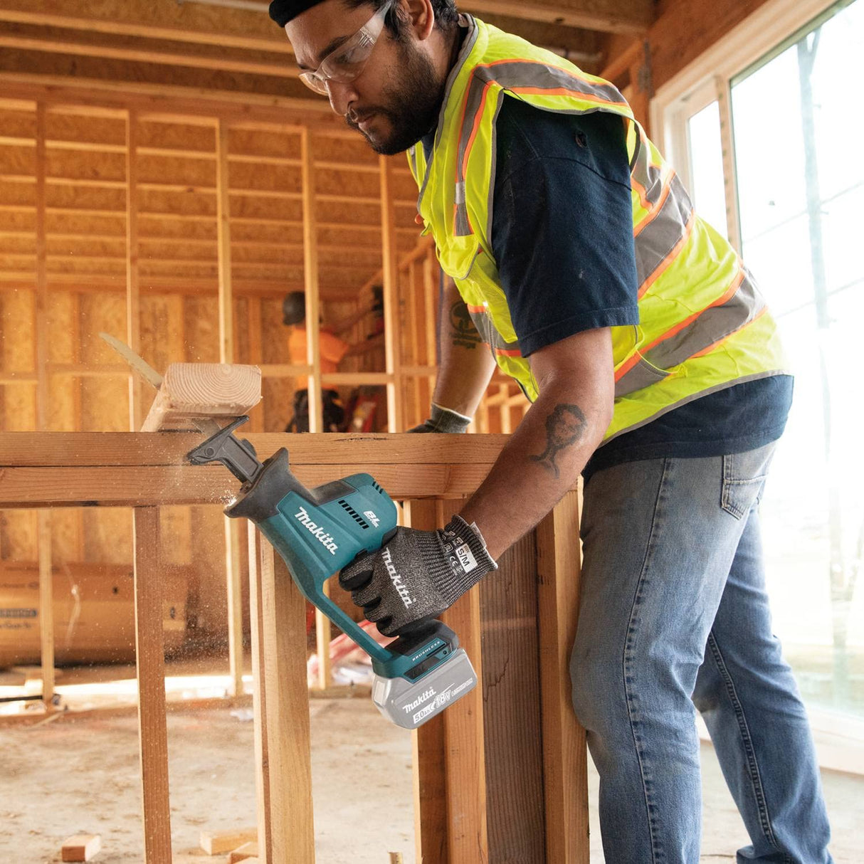 Makita XRJ08Z 18V LXT® Lithium-Ion Brushless Cordless Compact One-Handed Recipro Saw, Tool Only Makita