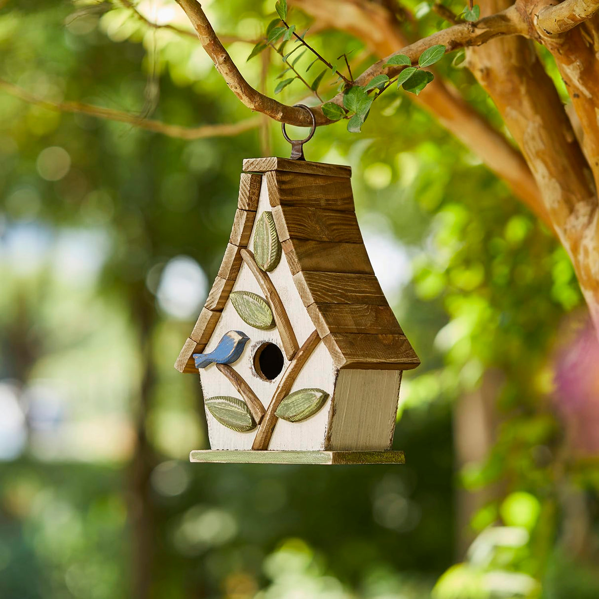 Glitzhome 9.5" H Garden Hanging Bird House Distressed Solid Wood Decorative Birdhouse with Natural Wood Pallet Roof and 3D Tree for Outdoors,Washed glitzhome