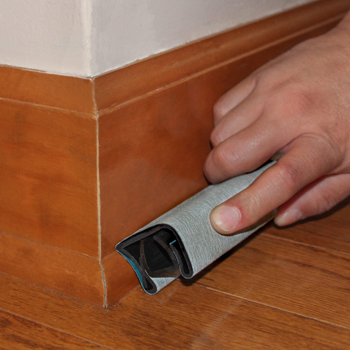 Milescraft 1622 – Sand-It Multi-Surface Sanding Block. Sand Flat, Concave, Convex & Round Surfaces or Fit into Tight Spaces. Accepts any ¼ Sheet of Milescraft