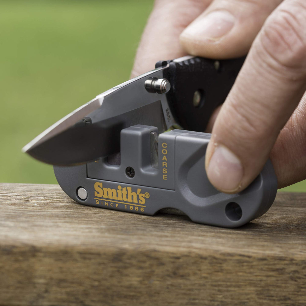 Smith's PP1 Pocket Pal Knife Sharpener Preset Carbide & Ceramic Stone Sharpeners Fold-Out Diamond Coated Rod Outdoor Hunting Knife & Hook Sharpener, Smith's