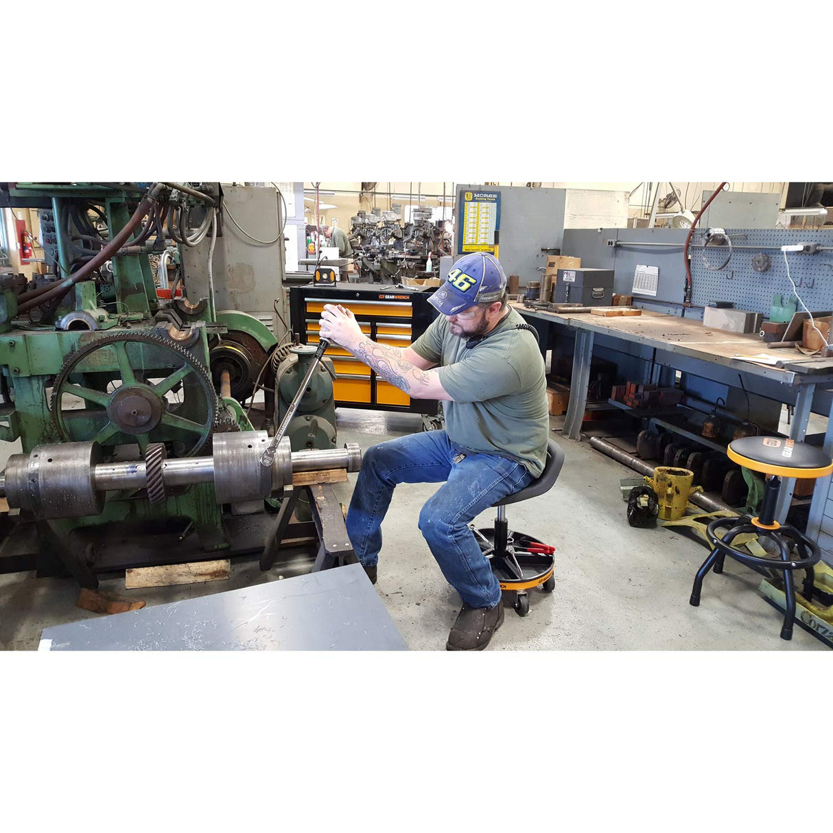 GEARWRENCH Adjustable Height Swivel Mechanics Seat, 18" To 22" - 86994 GEARWRENCH