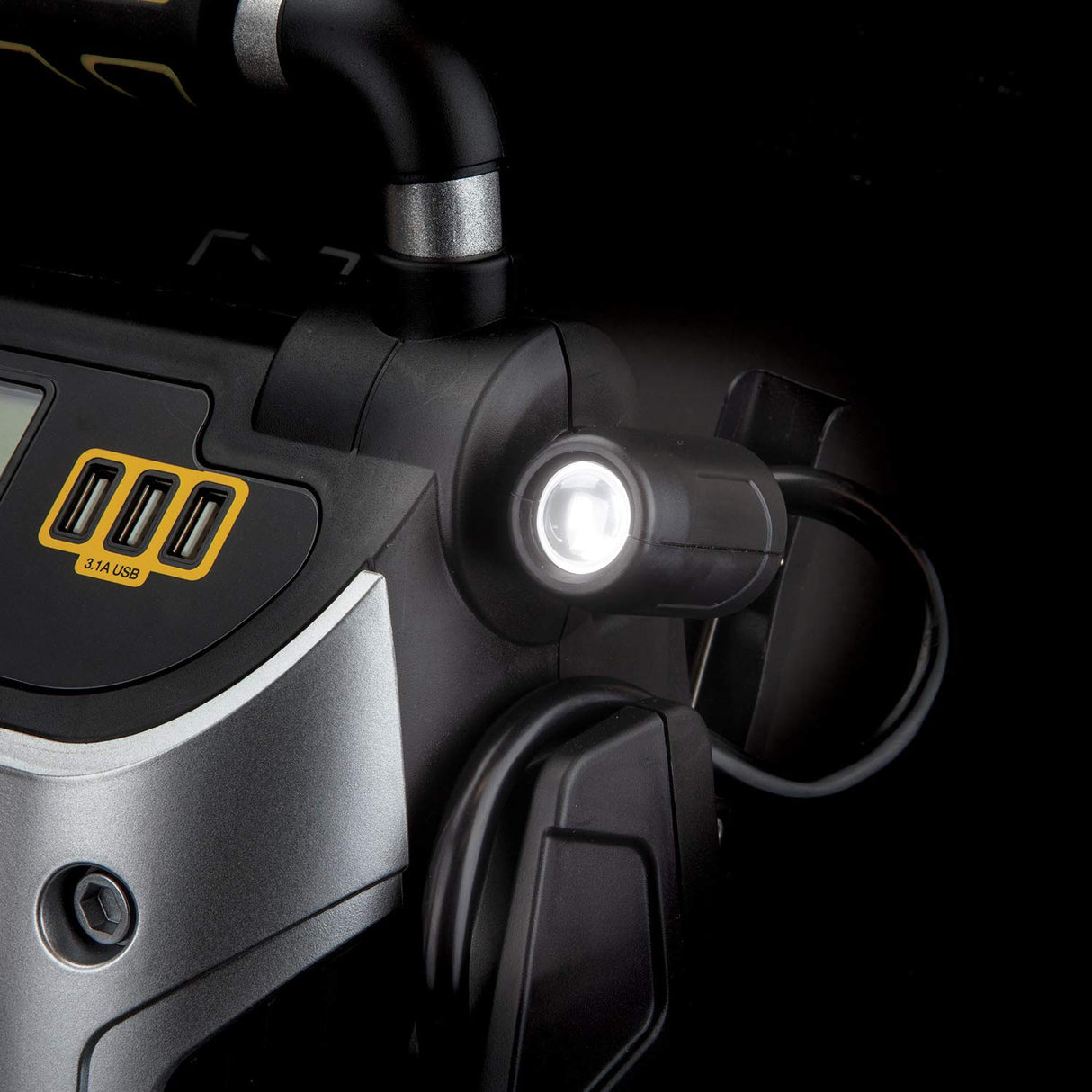 1400 Peak Amp Automotive Jump Starter, Portable Power – Triple 15W USB Ports, 120 PSI Air Compressor STANLEY