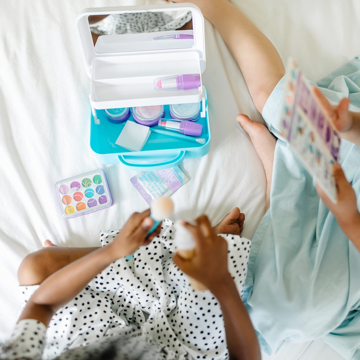 Melissa & Doug Love Your Look - Makeup Kit Play Set,16 pieces of pretend makeup Melissa & Doug