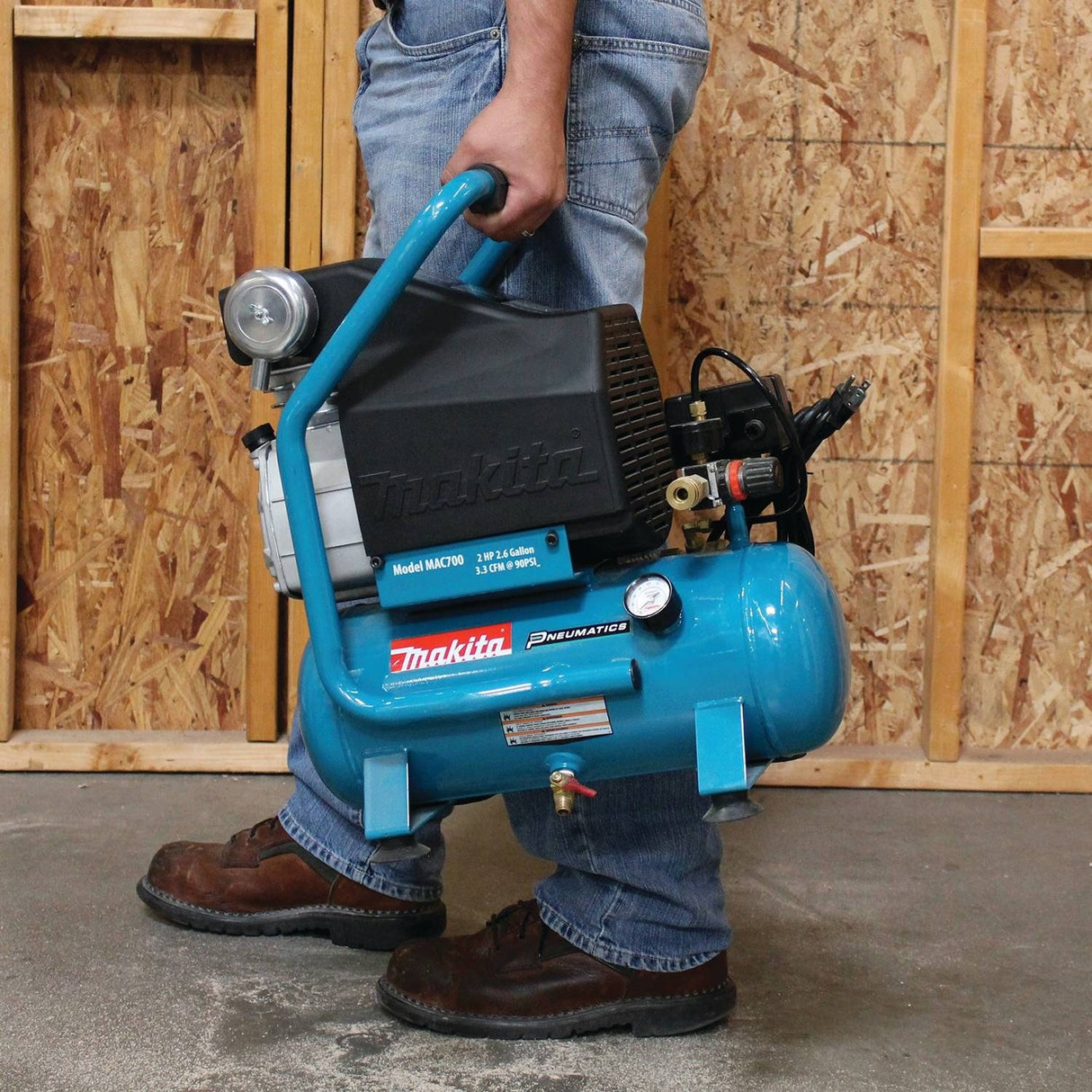 Makita MAC700 2.0 HP* Big Bore™ Air Compressor Makita