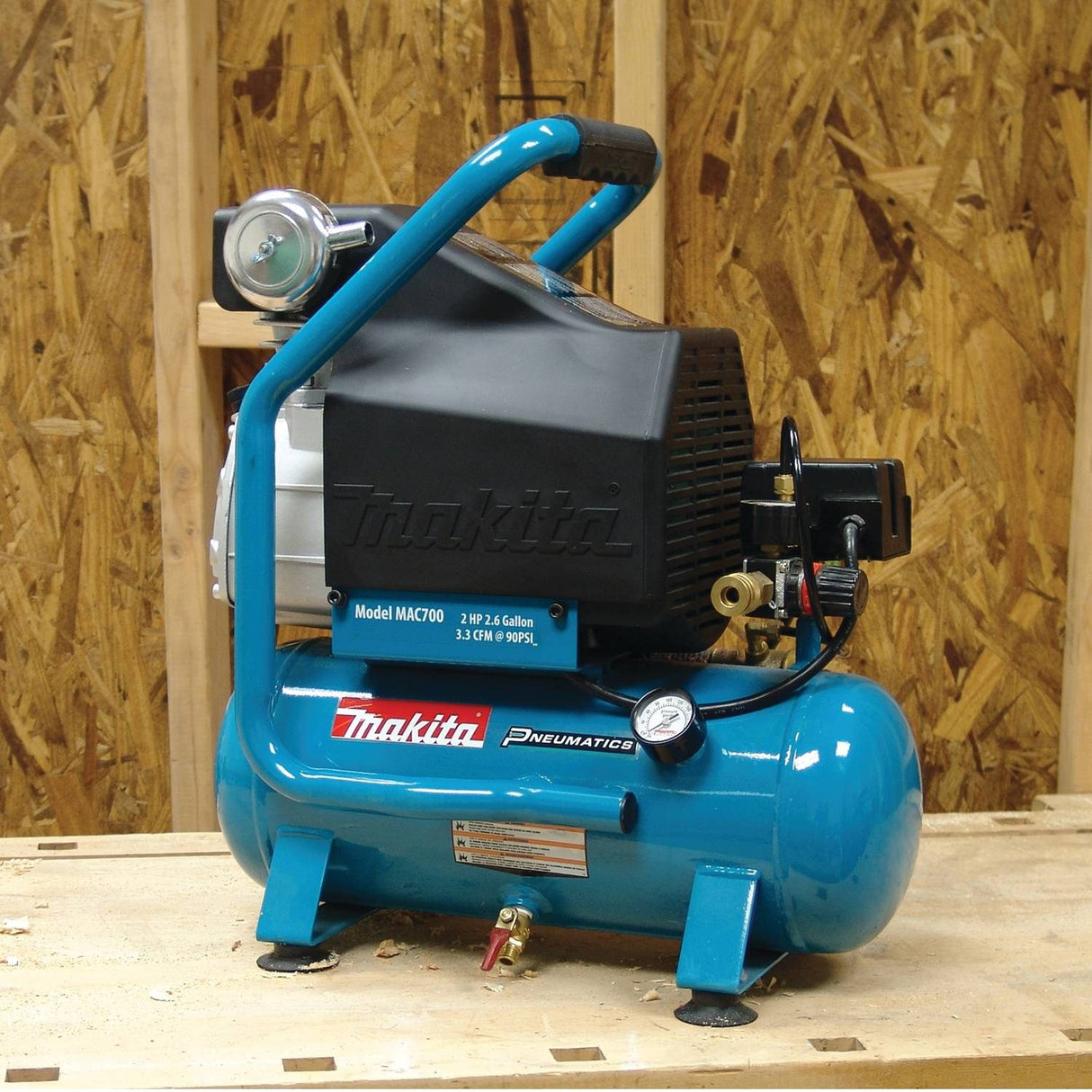Makita MAC700 2.0 HP* Big Bore™ Air Compressor Makita