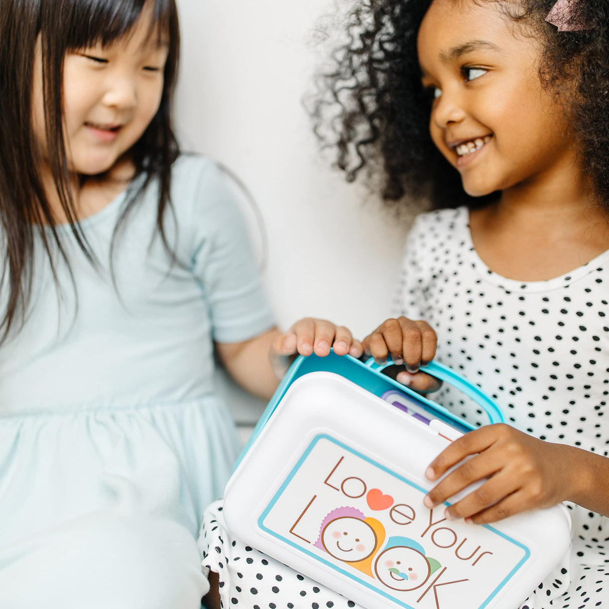 Melissa & Doug Love Your Look - Makeup Kit Play Set,16 pieces of pretend makeup Melissa & Doug