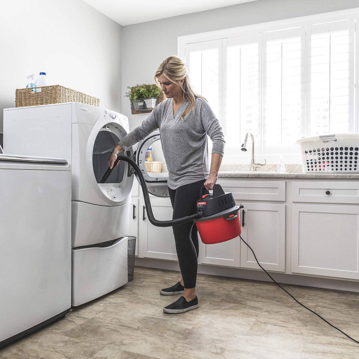 CRAFTSMAN CMXEVBE17250 2.5 Gallon 1.75 Peak HP Wet/Dry Vac, Portable Shop Vacuum with Attachments Craftsman