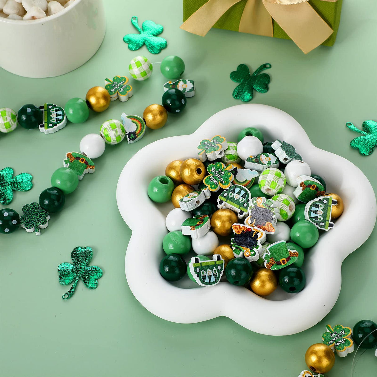 200 Pieces St. Patrick's Day Wood Beads Green Wood Spacer Beads Farmhouse Polished Wood Round Beads St. Patrick's Day Wooden Craft Beads for Patrick Queekay