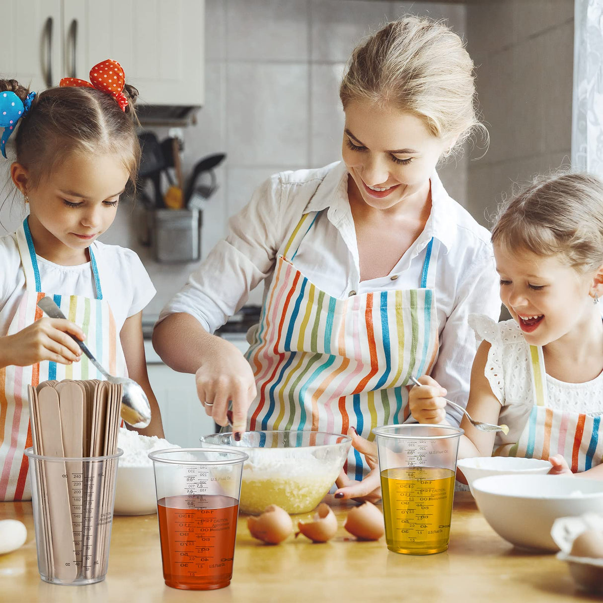 300 Pieces 8 oz Plastic Measuring Cups with 300 Wooden Mixing Sticks Disposable Measuring Cups for Epoxy Resin Mixing Cups for Liquid Measuring, Yunsailing