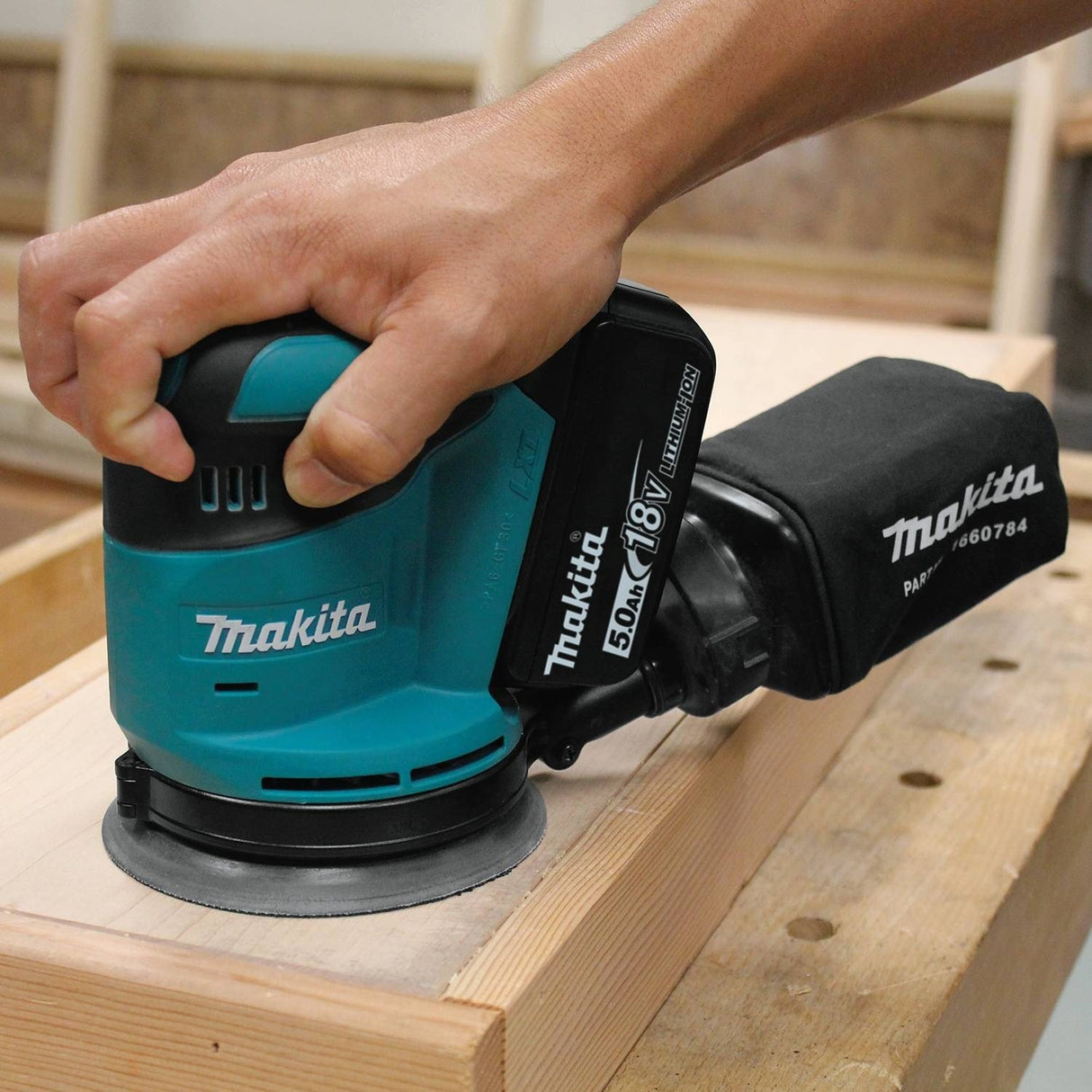 Makita XOB01T 18V LXT® Lithium-Ion Cordless 5" Random Orbit Sander Kit (5.0Ah) Makita
