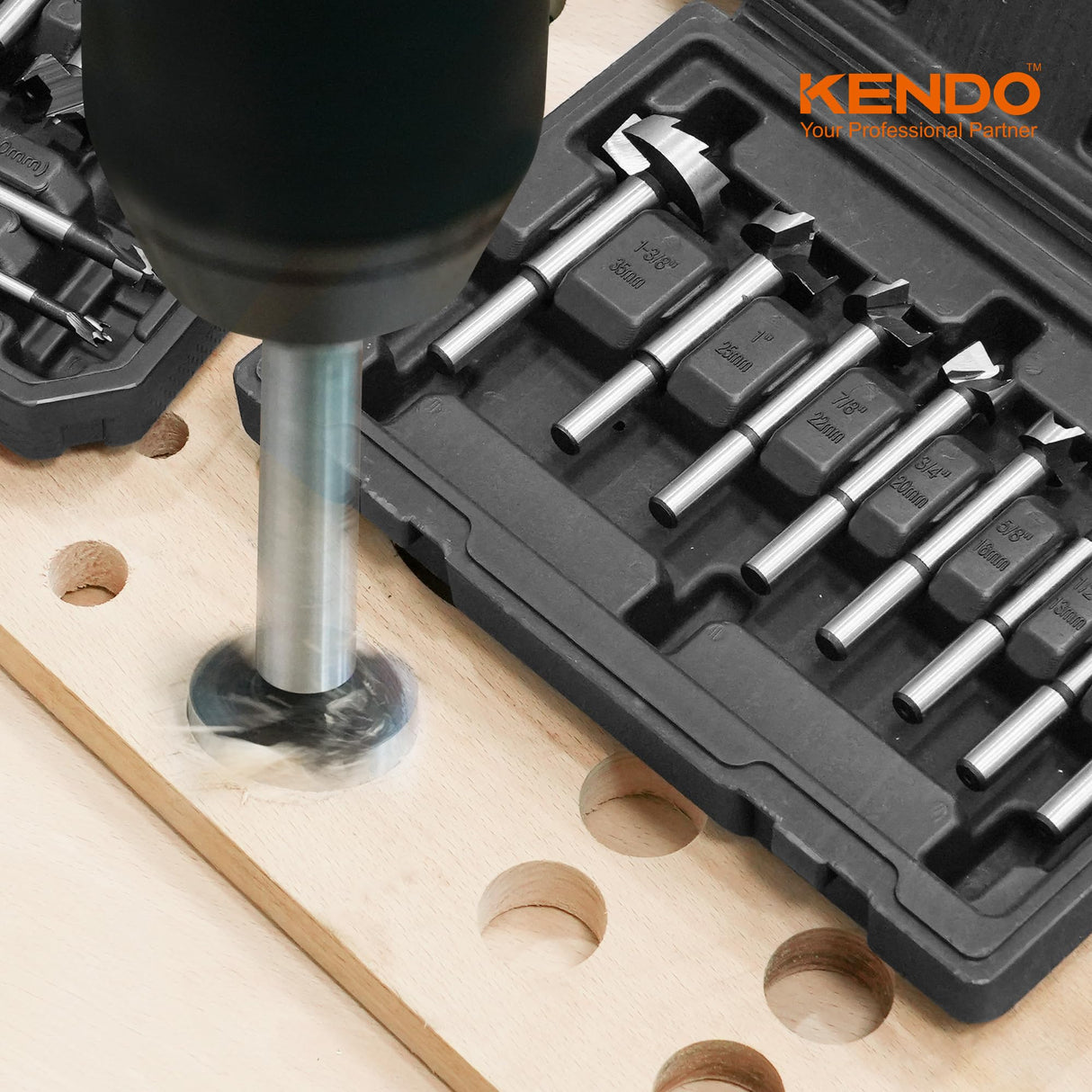 KENDO 8 Piece Forstner Bit Set, Made of Alloy Steel, Forstner Bits for Woodworking, Auger Opener Round Shank Drilling Cutting Tool for Hardwood, Kendo