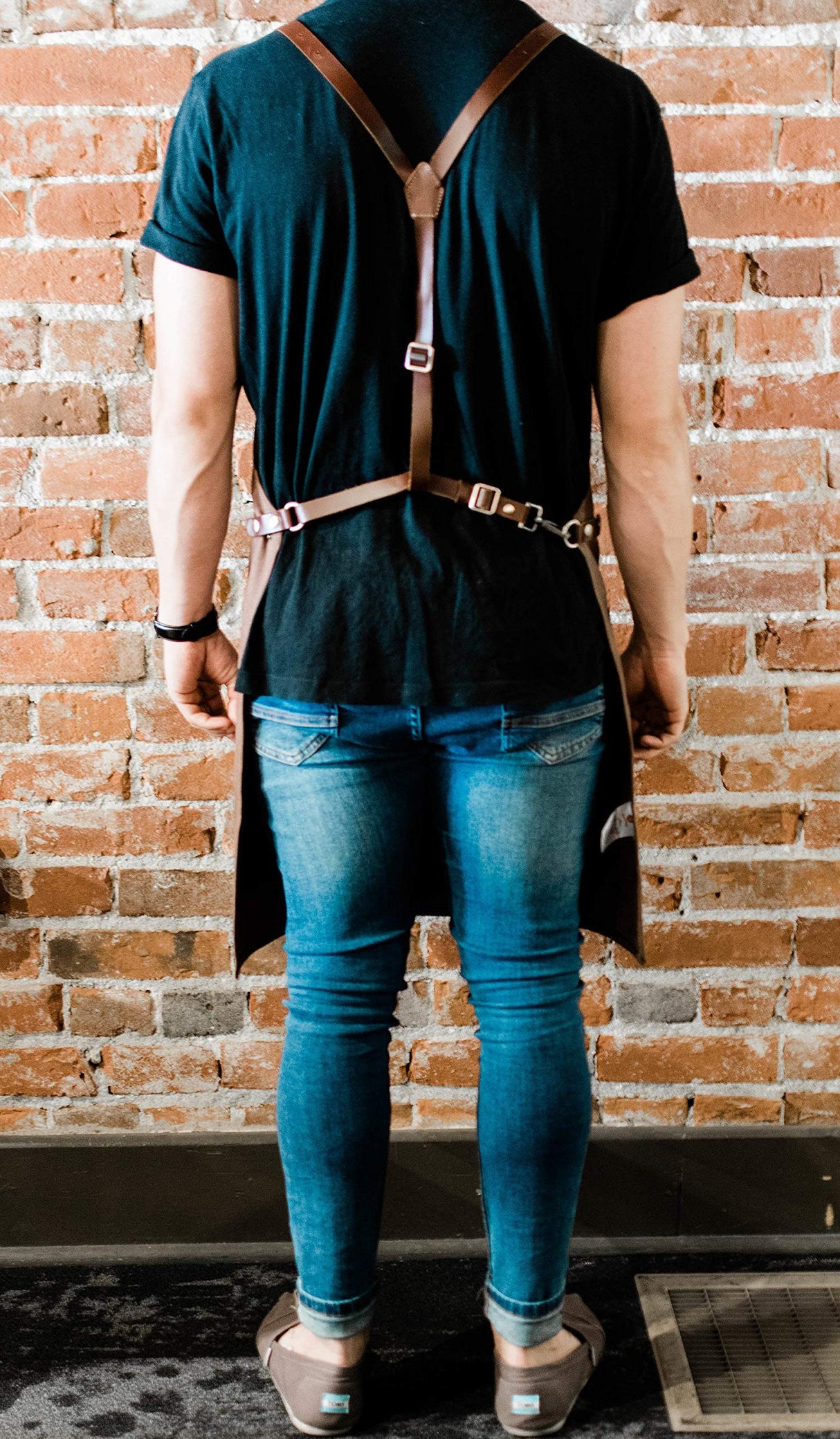 ApronMen Leather and Waxed Canvas Server Aprons With 3 Pockets for Men/Women - Adjustable Barista Work Apron With Kitchen Towel Holder - Chef ApronMen