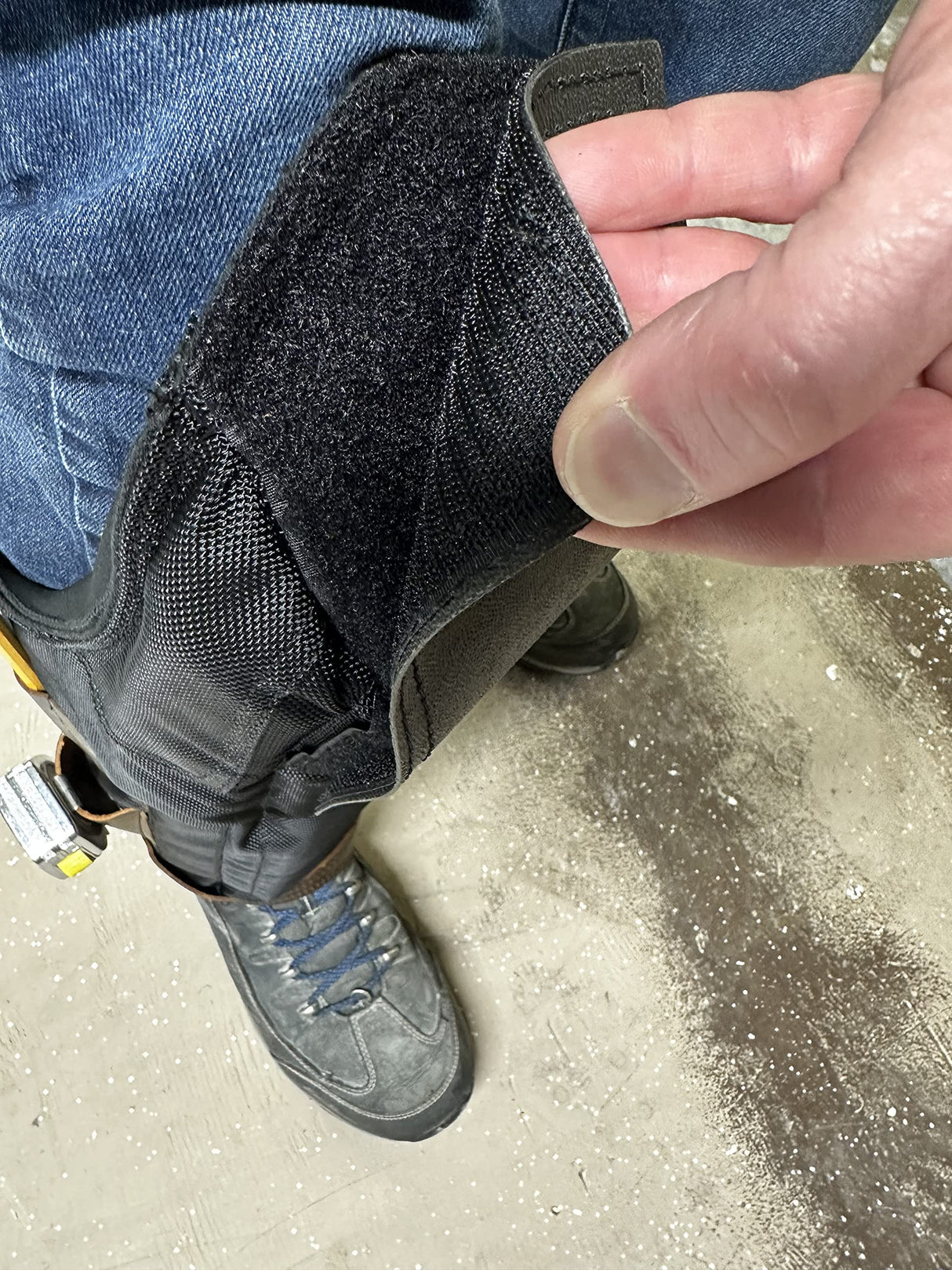 bradz Self-Supporting Knee Pads with built in tool pouches and replacable kneecaps offer open behind the knee all day comfort (5012 Medium, Camo) bradz