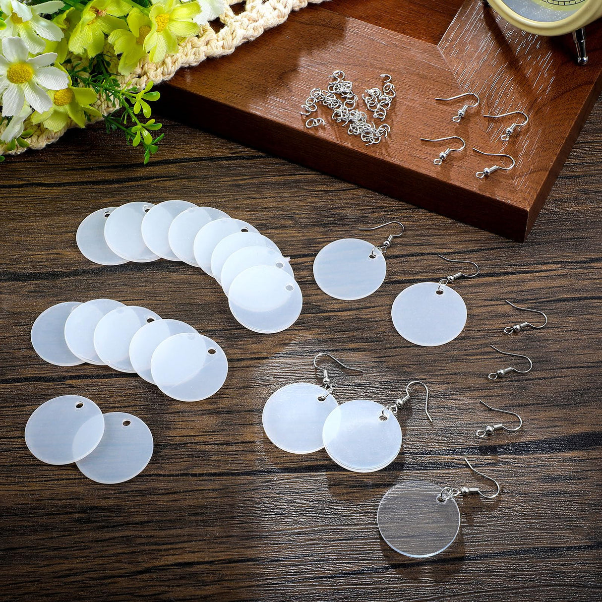 Loetere 168 Pieces Acrylic Earrings Blanks DIY Earrings Making Kit Includes Transparent Round Clear Acrylic Earring Blanks Pendants Earring Hooks and Loetere
