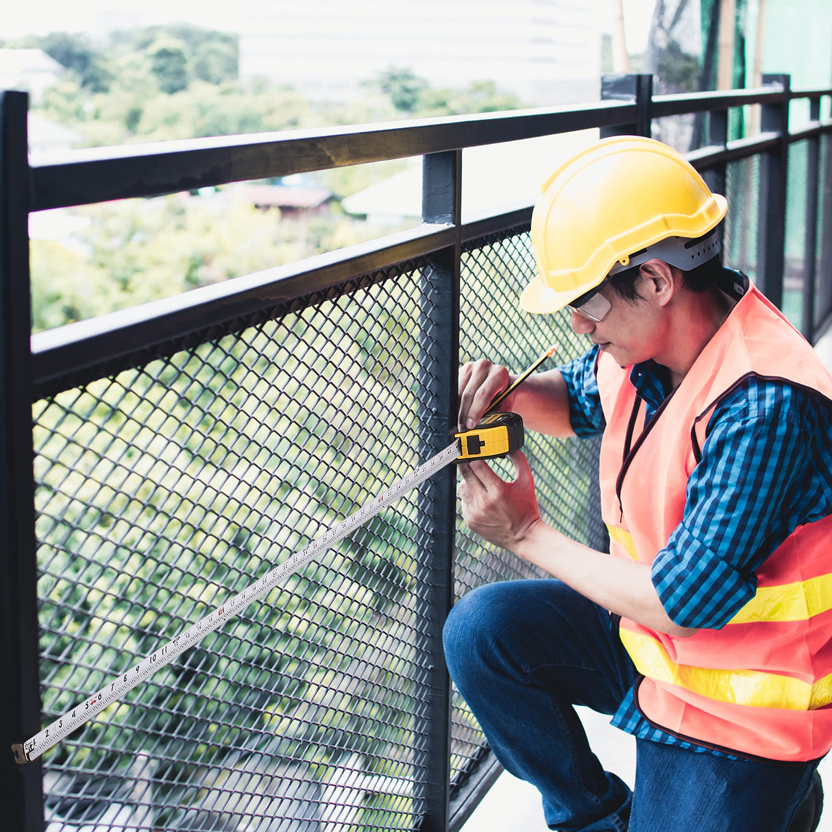 Mr. Pen- Tape Measure, 25-Foot, Steel Retractable Tape Measure with Fractions, Easy Read Tape Measure, Steel Tape Measure 25 ft Mr. Pen