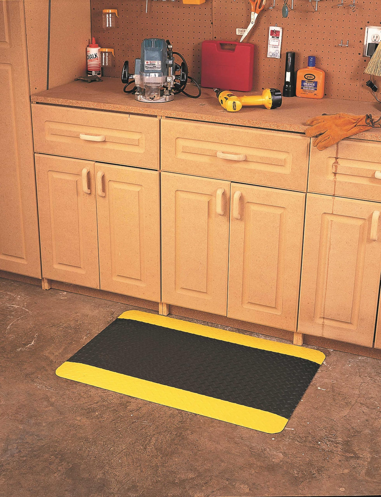 Wearwell UltraSoft Diamond-Plate SpongeCote Mat - Black/Yellow. Anti-Fatigue Workstation Mat. 3' W x 5' L x 15/16" Thickness. Nitricell Sponge. Wearwell