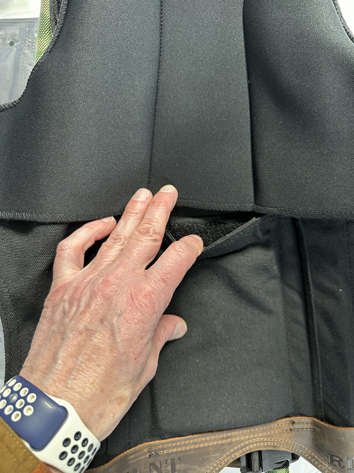 bradz Self-Supporting Knee Pads with built in tool pouches and replacable kneecaps offer open behind the knee all day comfort (5012 Medium, Camo) bradz