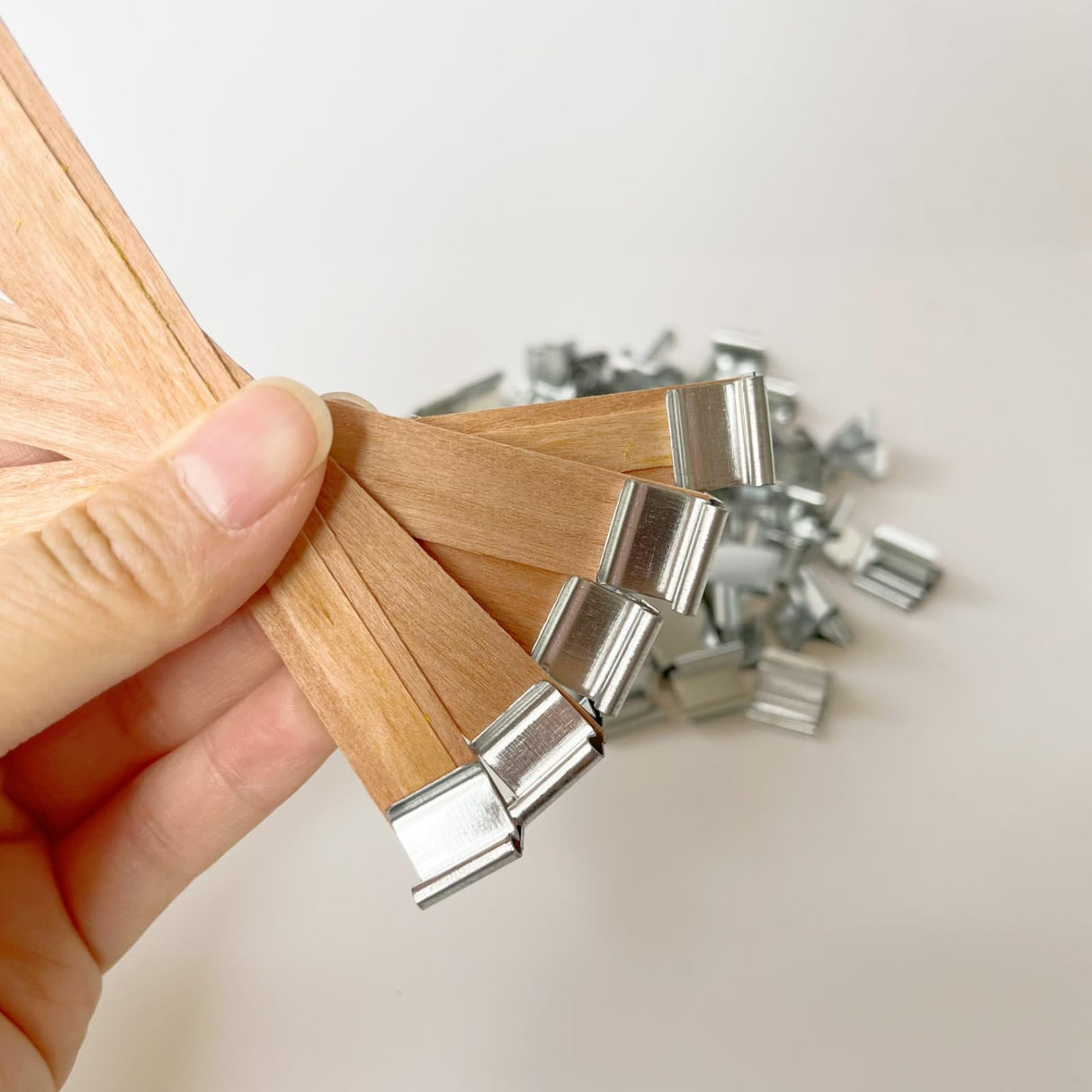 1000 PCS Wick Clip for Candle Making Wood Wick Holder Base Universal Wood Wick Clips Wooden Wicks Bases Metal Candle Wick Holders (Square) Harnico