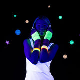 Red Heart Super Glow Glow Worm Green Yarn - 3 Pack of 1.8oz/50g - 100% Polyester - #4 Worsted (Medium) - 50 Yards - Knitting/Crochet Red Heart