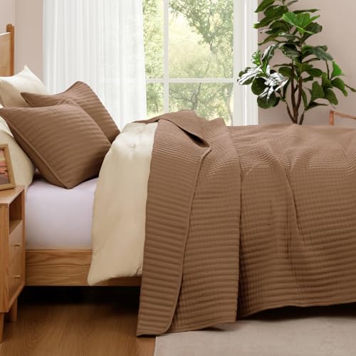 WRENSONGE King Size Quilt-3 Pieces Lightweight Bedspreads Brown King Quilt Bedding Set for All Seasons, Soft Summer Coverlet with 2 Pillow Shams Suitable for Bed, Couch, Quilt Blanket WRENSONGE