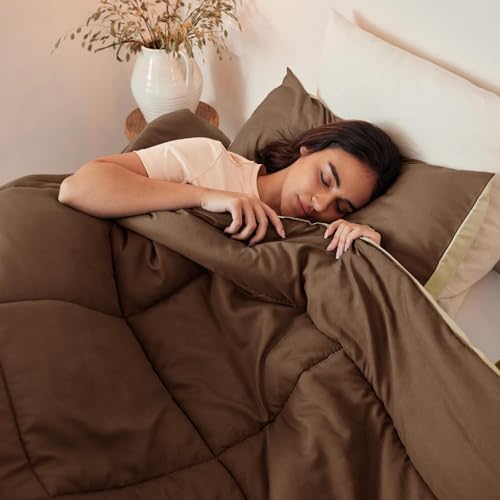 Exclusivo Mezcla Lightweight Reversible King Size Comforter Set, Down Alternative Comforter with 2 Pillow Sham, King Size Bedding Set for All Seasons, Brown/Khaki Exclusivo Mezcla