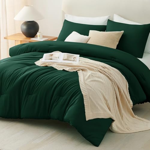 CozyLux Dark Emerald Green Full Size Comforter Set, 3 Pieces Solid Breathable Quilted Bedding Sets, Luxury Fluffy Soft Bed Set with Down Alternative Comforter All Season (1 Comforter & 2 Pillowcases) CozyLux