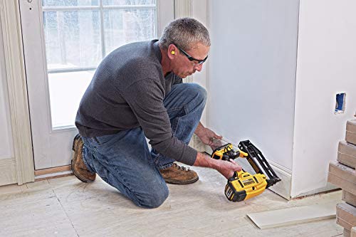 DEWALT 20V MAX* XR Finish Nailer, Straight, 16GA (DCN662B) - WoodArtSupply