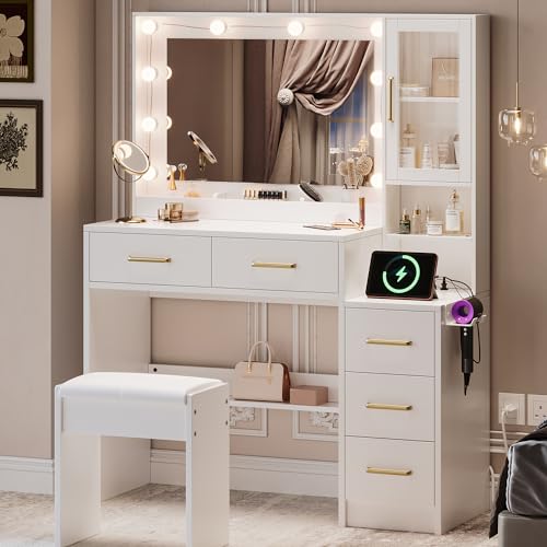 White Vanity Table with Drawer Dresser, Farmhouse Vanity Makeup Desk with Charging Station, Vanity Desk with Lights Mirror & Drawers for Makeup,Vanity Desk with Storage Shelf & 5 Drawers (Gold Handle) UGTOO