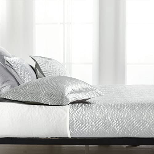 NTBAY King Silk Satin Quilt Set, Geometric Pattern Bedspread Luxury Quilted Coverlet Set for All Seasons(1 Quilt, 2 Pillow Shams), White NTBAY