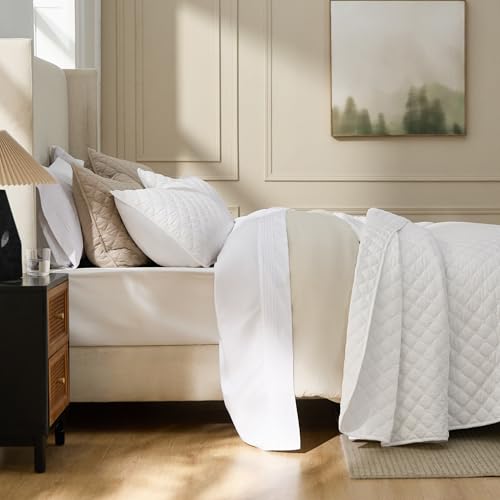 Bedsure Quilts Queen Size - Lightweight Bedspreads Queen Size with Classic Honeycomb Quilting, Soft Quilt Bedding Set, White Comforter Set Coverlet for All Seasons with 2 Pillow Shams (90" x 96") Bedsure