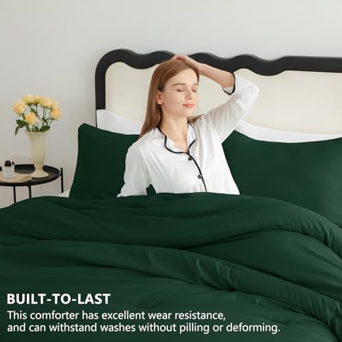 CozyLux Dark Emerald Green Full Size Comforter Set, 3 Pieces Solid Breathable Quilted Bedding Sets, Luxury Fluffy Soft Bed Set with Down Alternative Comforter All Season (1 Comforter & 2 Pillowcases) CozyLux