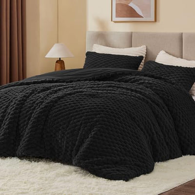 BEDELITE Fluffy Queen Comforter Set - Black Fleece Soft Comforter for Queen Size Bed, Luxury Warm Bedding Set for Winter, Fuzzy Bed Set 3 Pieces (1 Comforter, 2 Pillowcases)