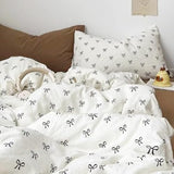 Bildenly White Twin Comforter Set - Black Bow Quilt Bedding Set 2 Pieces, Comforter Set Twin Size, Soft & Lightweight Comforter(68‘’ x 90‘’) for Girl All Season & 1 Pillowcase(30‘’x20‘’) Bildenly