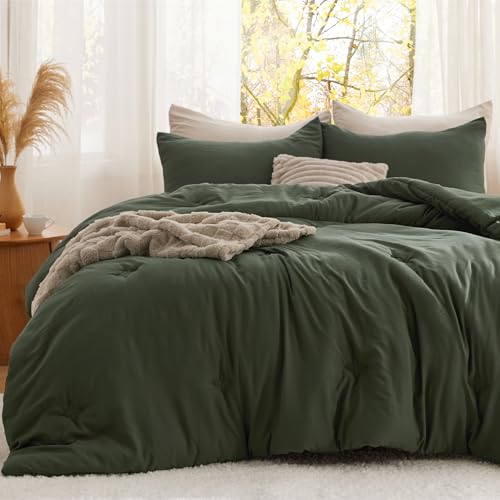 Bedsure Queen Comforter Set Olive Green, Soft Prewashed Queen Size Bedding, Quilted Comforter with Clover Design, Down Alternative Comforter for All Seasons, 3 Pieces Bed Set with 2 Pillow Shams Bedsure