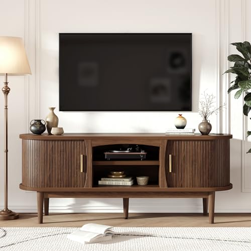 Decofy Mid Century TV Stand for TVs up to 65 Inches, Entertainment Center with Storage, Power Outlet, Fluted Sliding Doors & Adjustable Shelves, Modern Media TV Console Table for Living Room (Walnut) Decofy