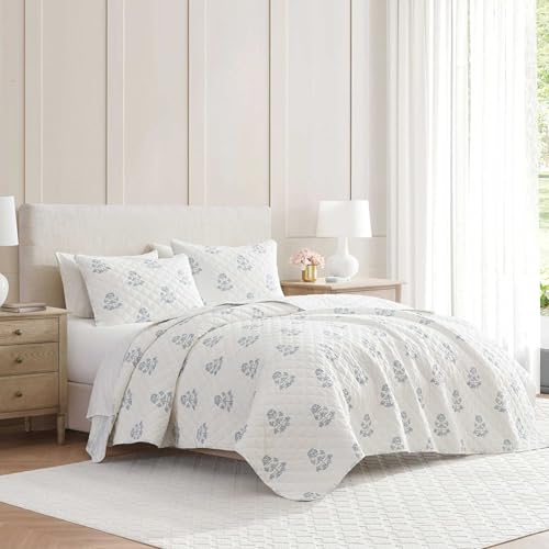 Martha Stewart - King Quilt Set, 100% Cotton Reversible Bedding Set, Incredibly Soft Feel for Year Round Comfort, 3 Piece Bed Set with Matching Pillowcases (Flower Block Print Blue) Martha Stewart