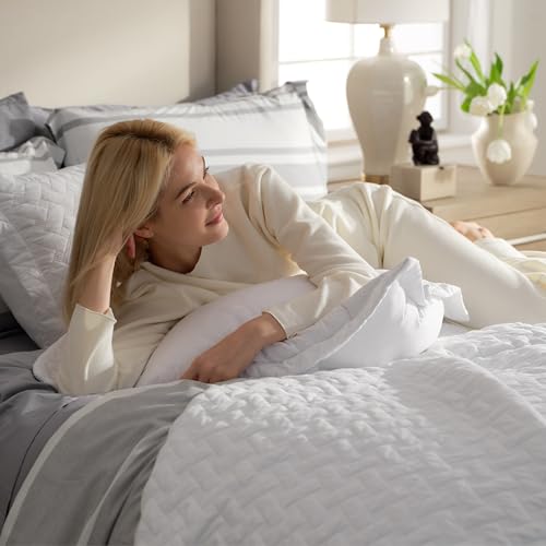 Bedsure Quilts Queen Size - Lightweight Bedspreads Queen Size with Basket Weave Pattern, Soft Quilt Bedding Set, White Comforter Set Coverlet for All Seasons with 2 Pillow Shams (90" x 96") Bedsure