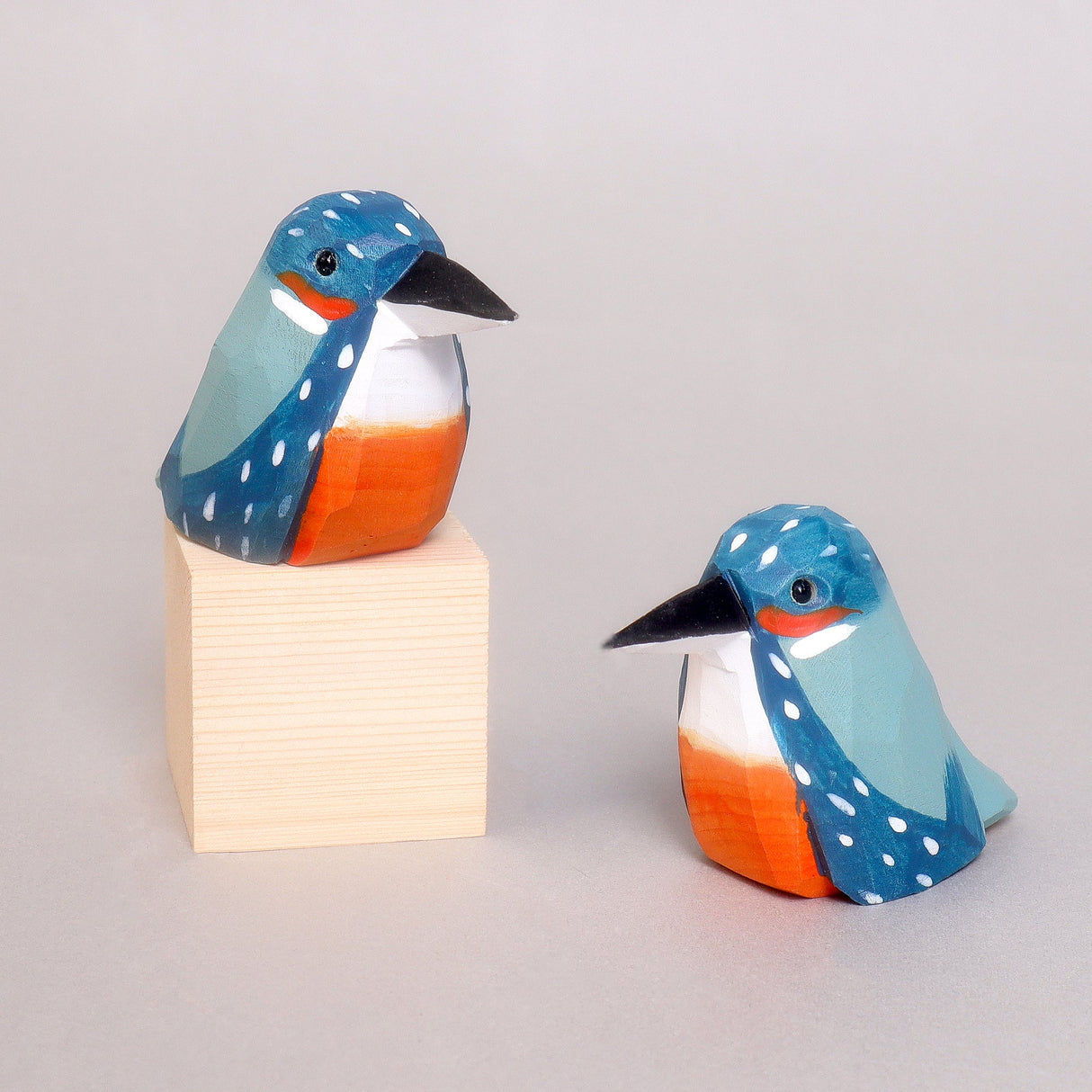 Hand-Carved Wooden Bird Figurine – Hummingbird