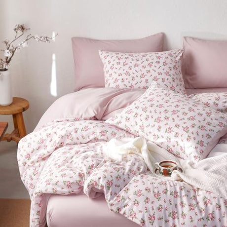 Wake In Cloud - Floral Comforter Set, Coquette Cottagecore Aesthetic Flower Shabby Chic Pattern for Women Teen Girls, Soft Lightweight Bedding, 3 Pieces, Pink, Full Size Wake In Cloud