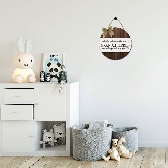 DLONVOH 12IN Grandchildren Are Always Close To The Love Sign For Front Door Porch Rustic Farmhouse Wooden Funny Welcome Sign For Home Wall Decor Gifts For Grandparents Grandma Grandpa Dlonvoh