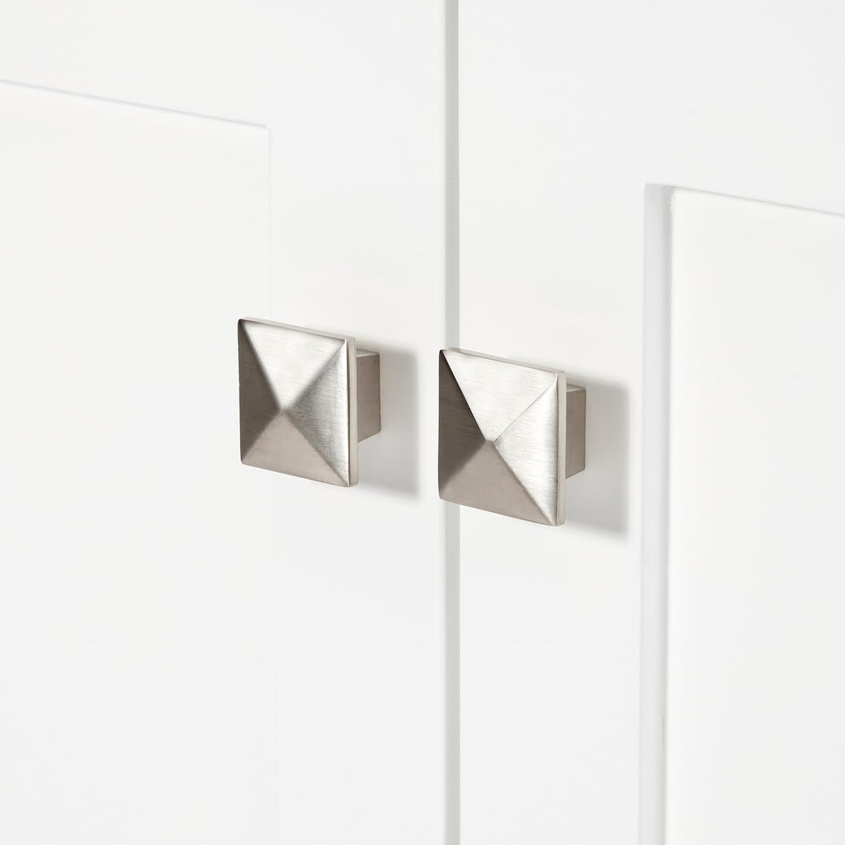 ARIEL Cambridge 72" White Double Vanity, 1.5" Edge Carrara White Quartz Countertop & Splash, Rectangular Sinks, 4 Soft Closing Doors, 6 Full Extension Dovetail Drawers, Brushed Nickel ARIEL