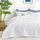 Love's cabin King Size Quilt Set White Bedspreads - Soft Bed Summer Lightweight Bedspread Comforter - Modern Style Coin Pattern Coverlet for All Season - 3 Pieces (1 Quilt, 2 Pillow Shams) Love's cabin
