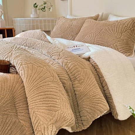 tohrisa Seashell Jacquard Sherpa Comforter Set Warm Cozy Premium Bedding 3 Pieces, King Size Geometric Pattern Quilt Comforter with 2 Pillowcases(104"X90" Beige) tohrisa