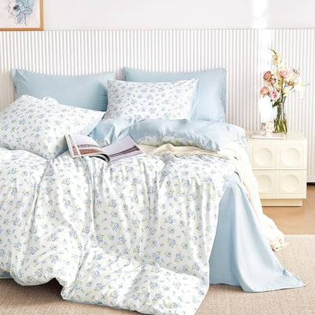Wake In Cloud - Floral Comforter Set, Coquette Cottagecore Aesthetic Flower Shabby Chic Pattern for Women Teen Girls, Soft Lightweight Bedding, 3 Pieces, White Blue, Queen Size Wake In Cloud